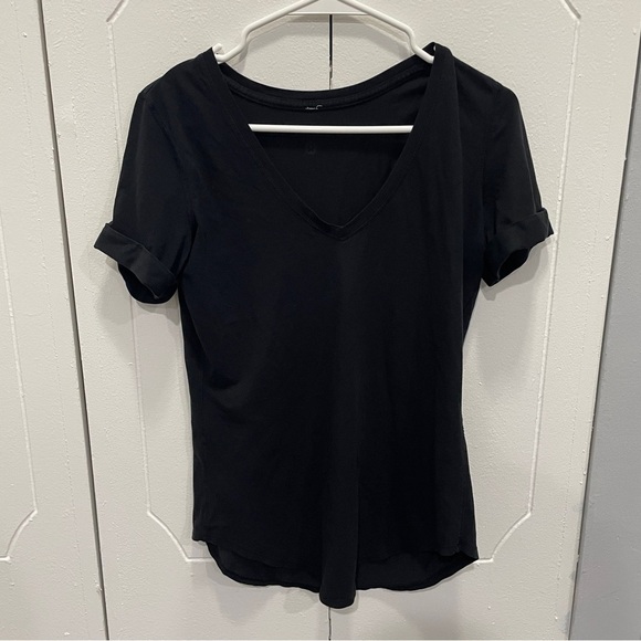 Lululemon Black Cuffed Sleeves Short Sleeve Shirt - Picture 1 of 10